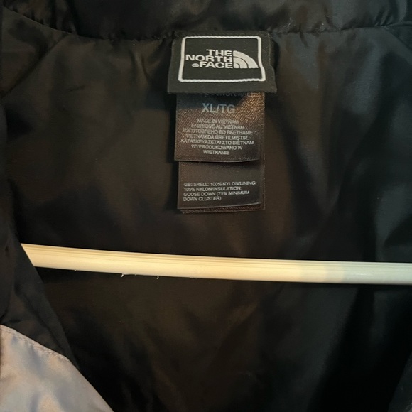 🧡Womens Silver/Grey North Face Puffer Coat🧡 - Picture 2 of 4